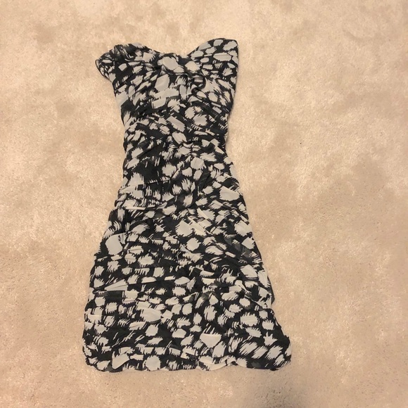 Woman’s dress - Picture 3 of 4